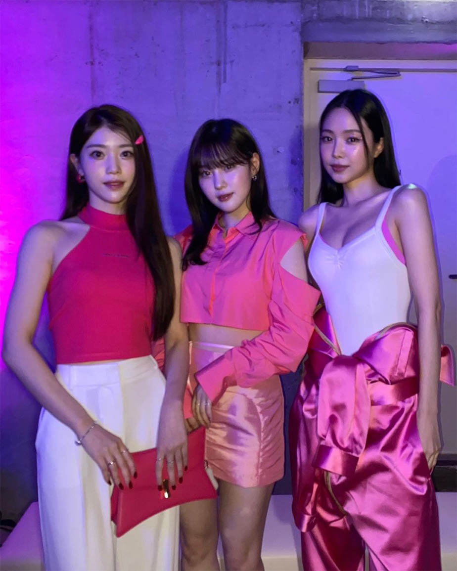 et clutch_pink(d) [케플러 공식 인스타그램] 샤오팅